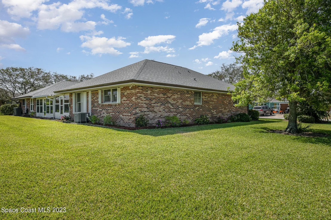 Photo of 228 Chalet Avenue