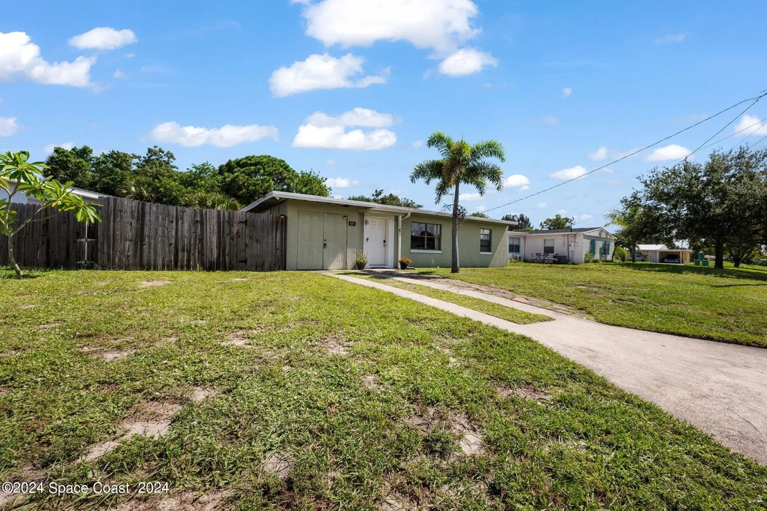 Photo of 601 Gardenia Drive