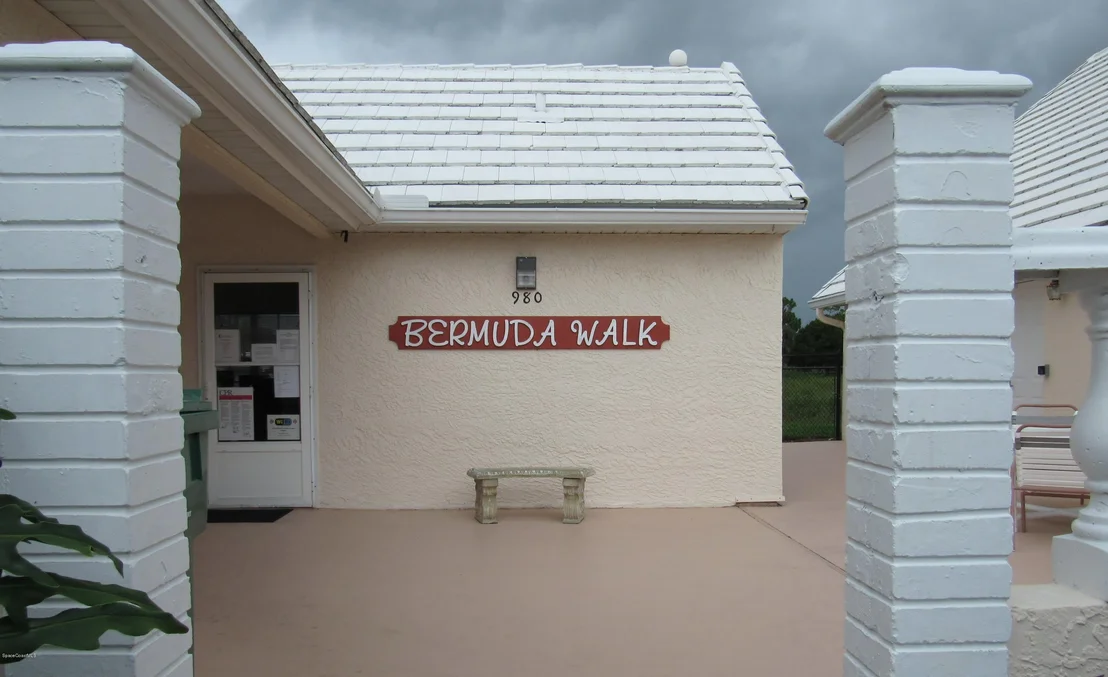 Photo of 975 Wateroak Drive NE