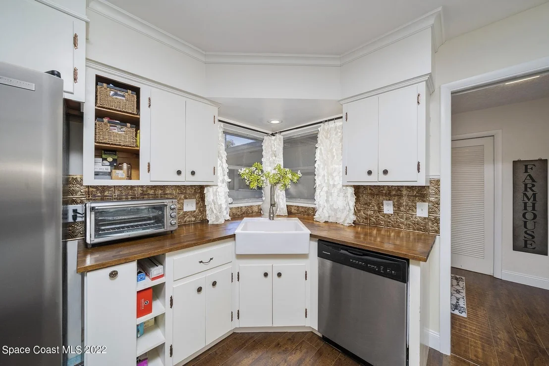 Photo of 1006 Barton Boulevard