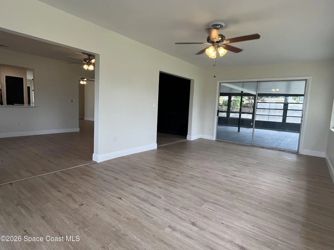 Photo of 1171 Riviera Drive NE