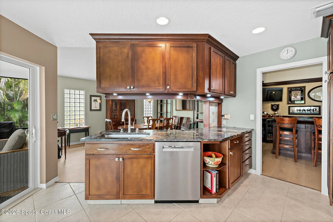Photo of 2318 N Riverside Drive