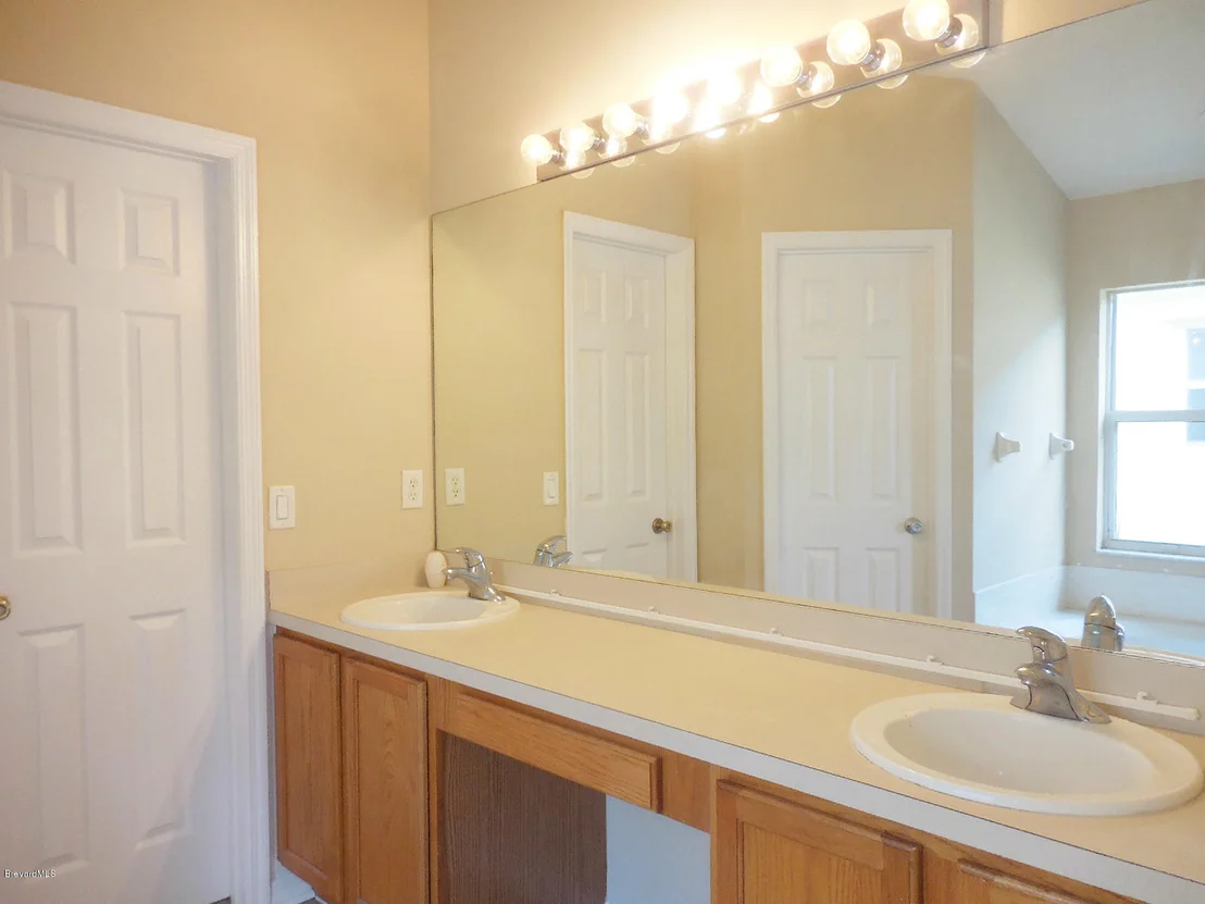 Photo of 1095 Sedgewood Circle