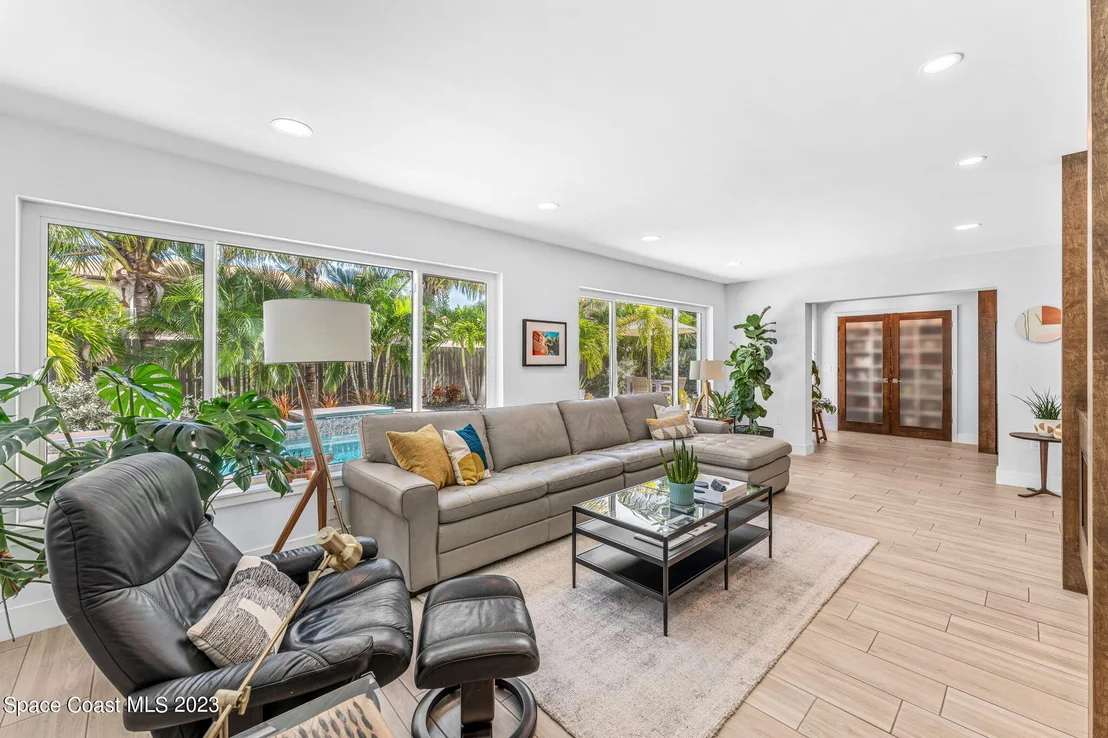 Photo of 543 Biscayne Drive