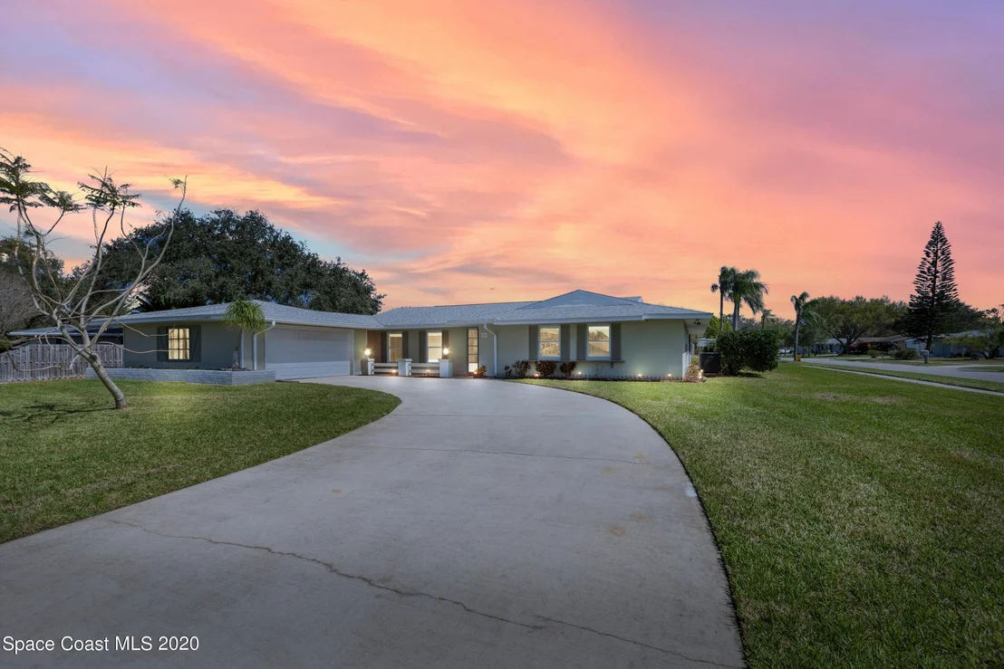 Photo of 609 Roberts Lane NE