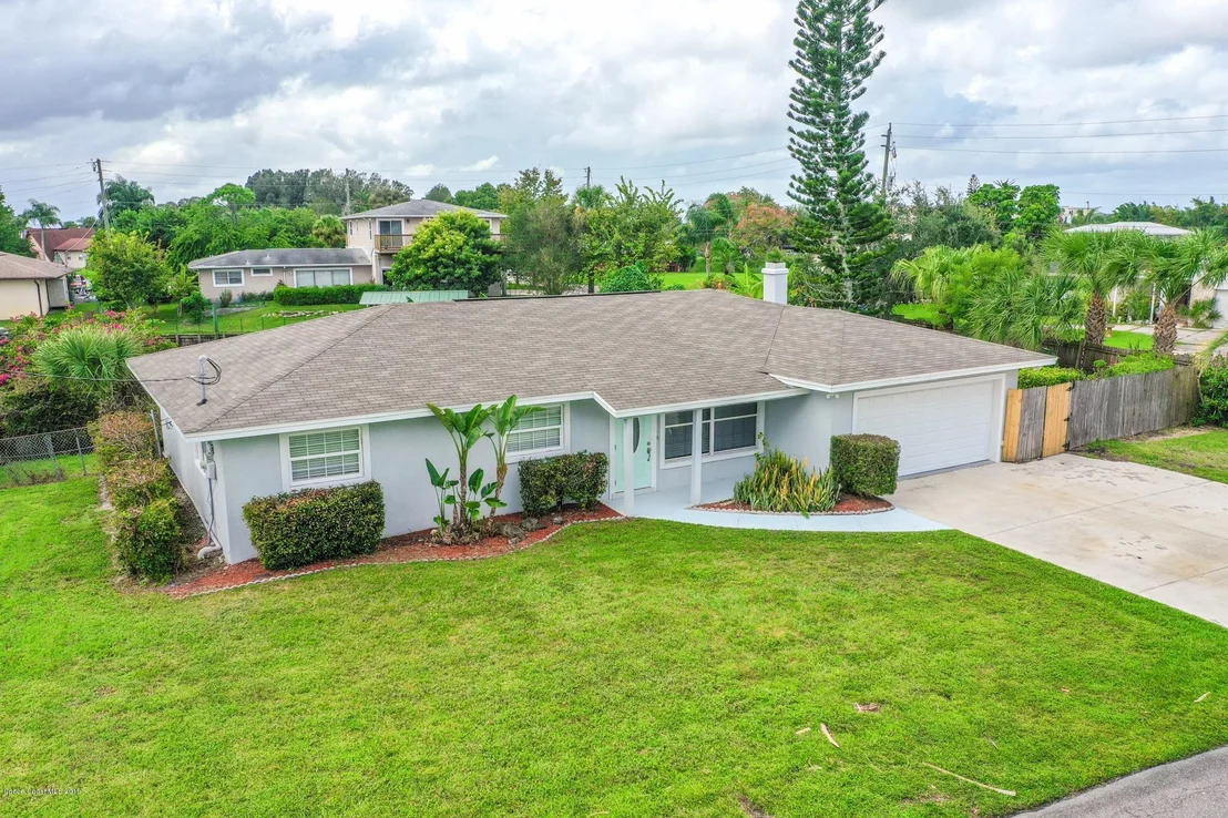 Photo of 818 Heron Road
