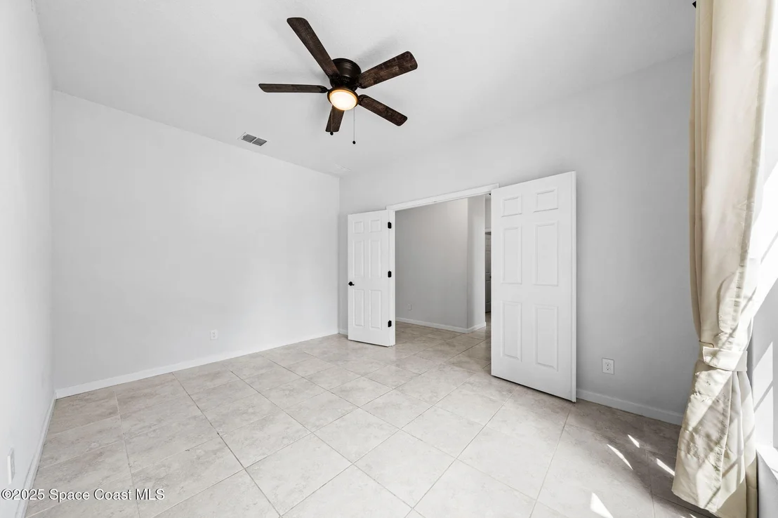 Photo of 539 Balcom Terrace SE