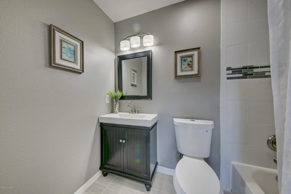 Photo of 1025 Riviera Drive NE