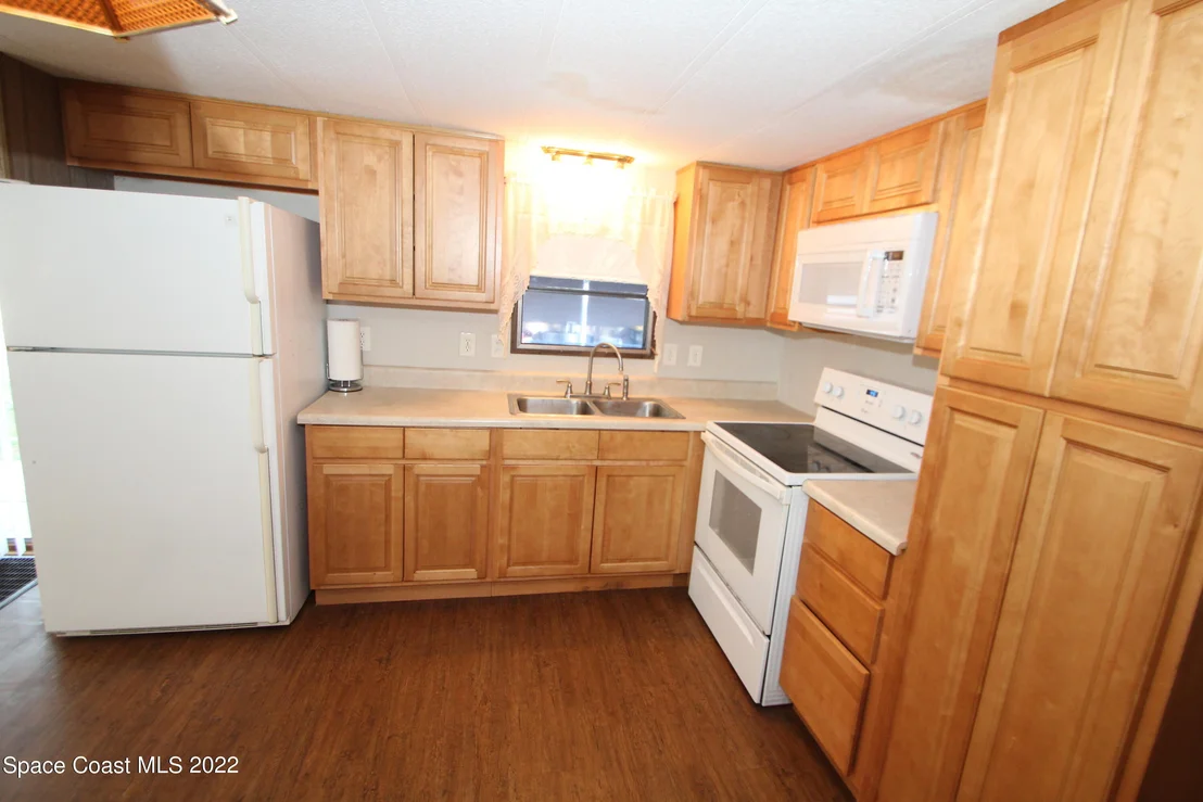 Photo of 2522 Amberly Road NE