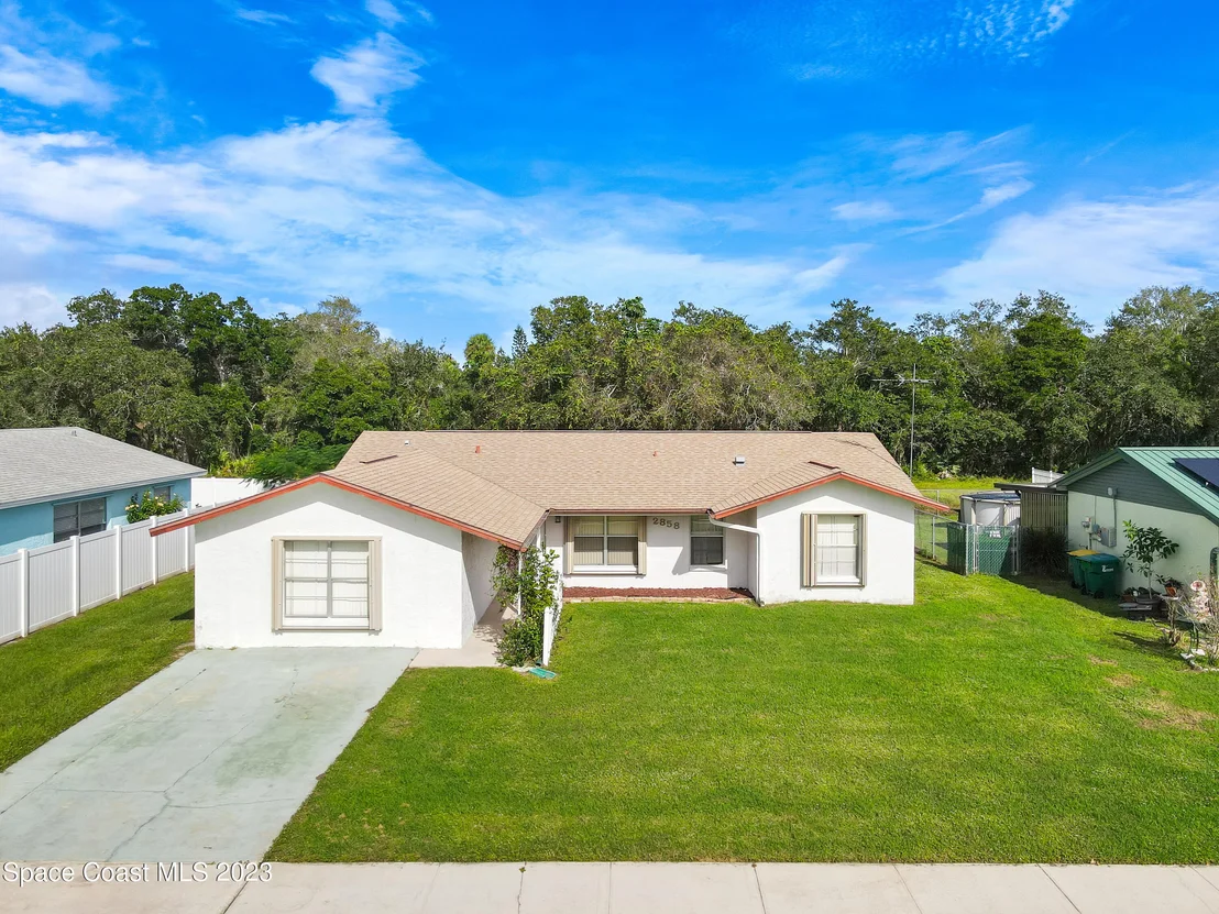 Photo of 2858 Pembroke Road