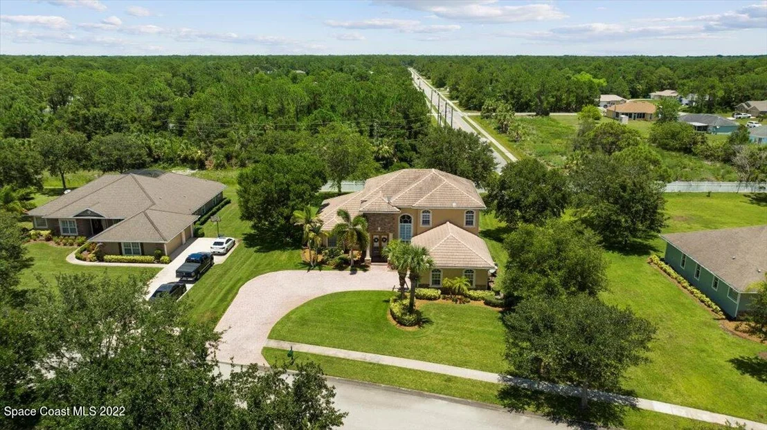 Photo of 2067 Windbrook Drive SE