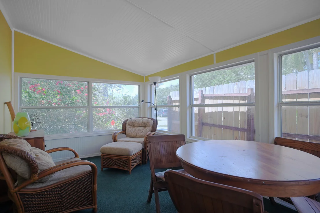 Photo of 218 6th Avenue