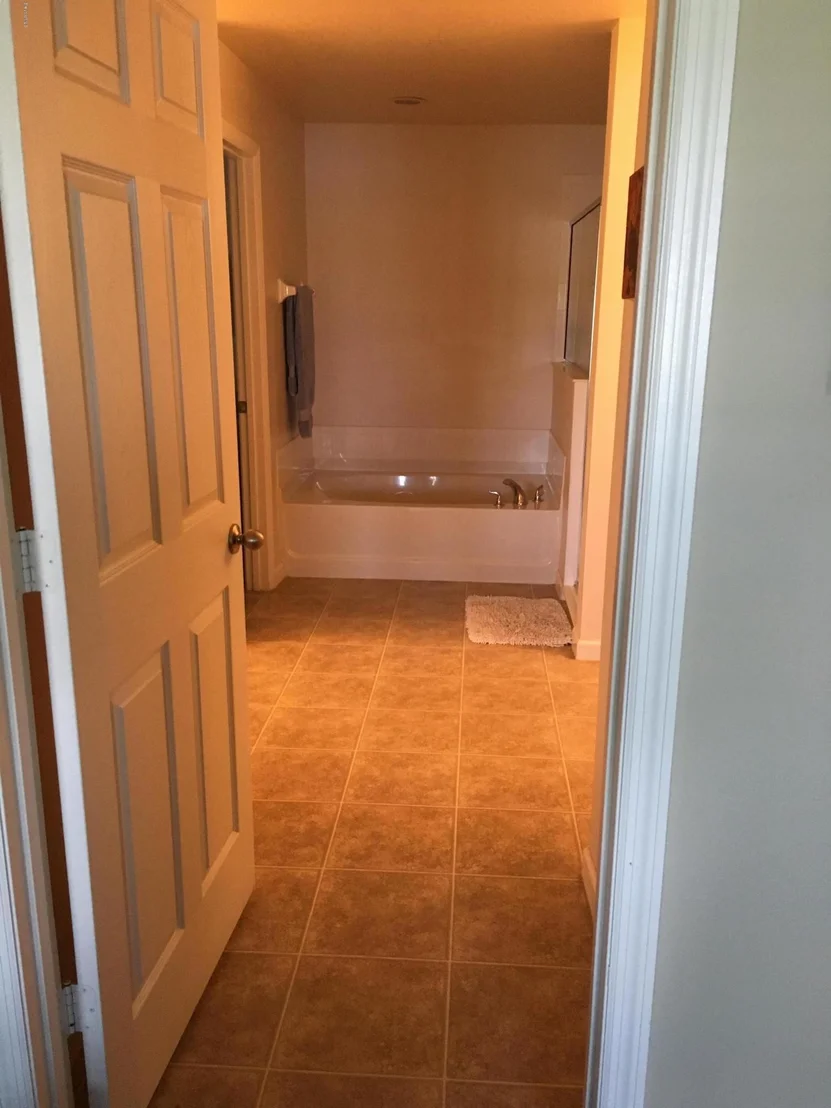Photo of 325 SE Abernathy Circle