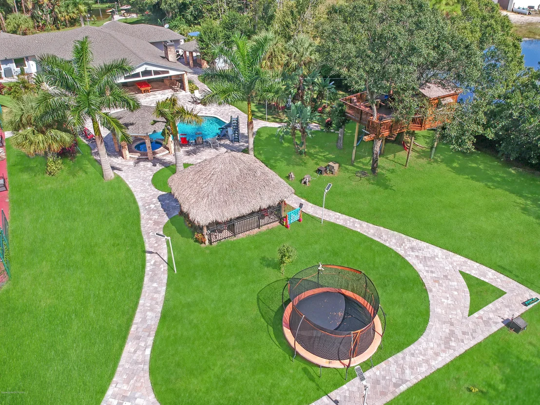 Photo of 4085 Lake Washington Road