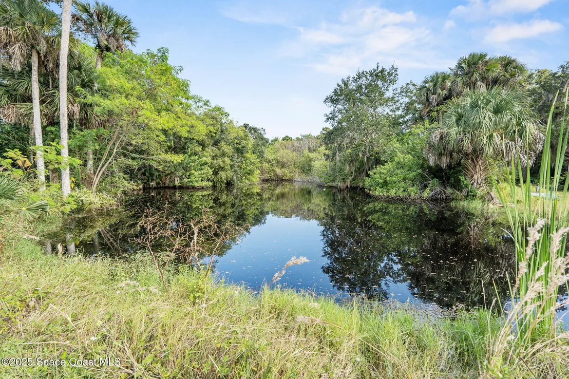 Photo of 2821&2825 Lionel Road