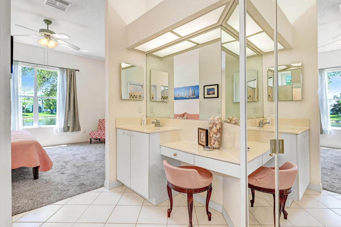 Photo of 2299 Addington Circle