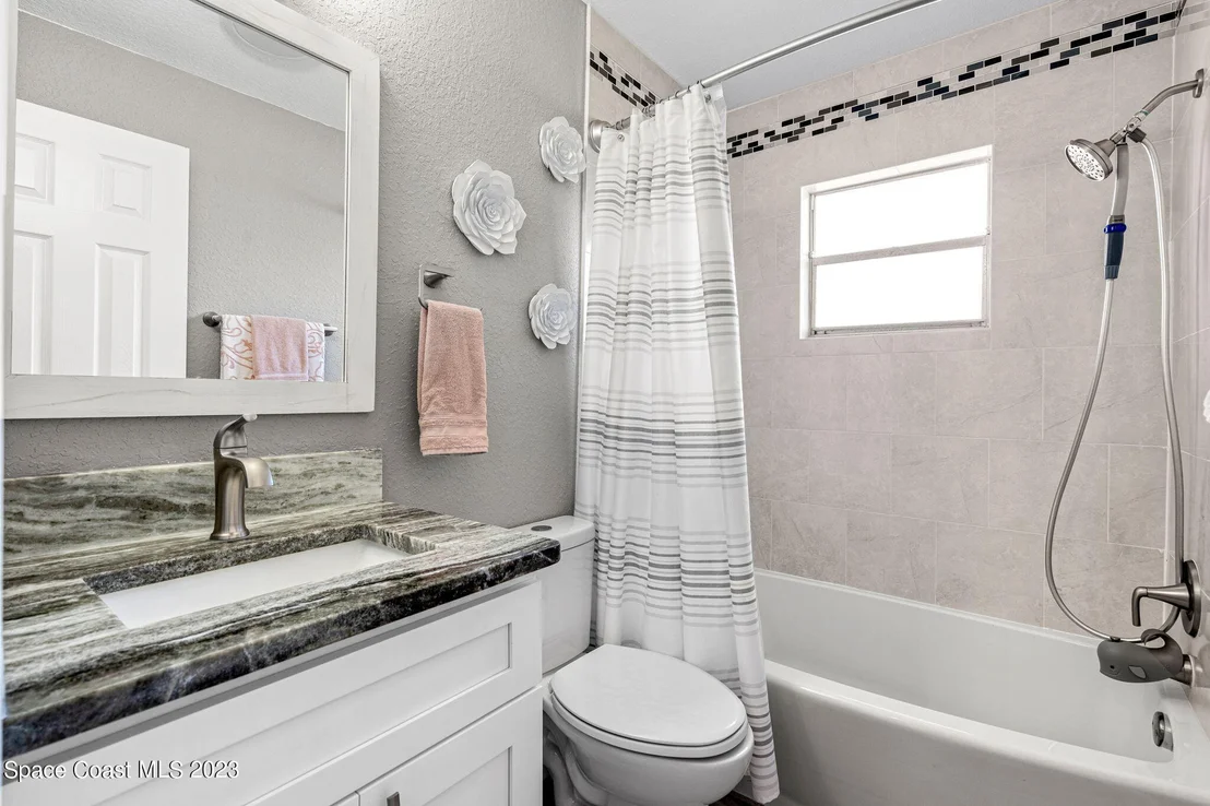 Photo of 1237 Glenham Drive NE
