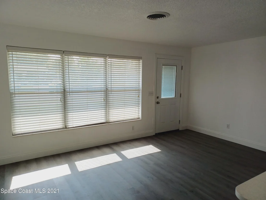 Photo of 1030 Illinois Road