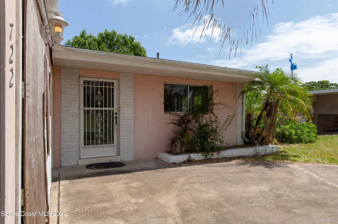Photo of 722 Bianca Drive NE