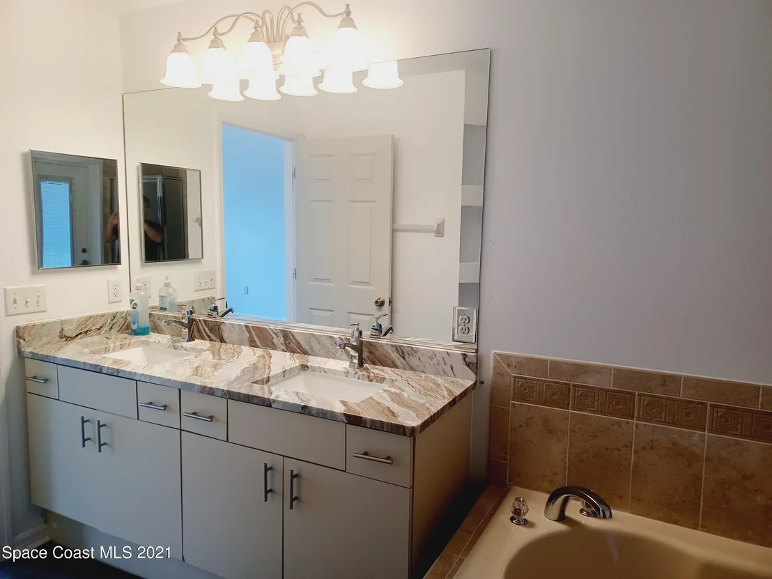 Photo of 6000 Albanene Avenue