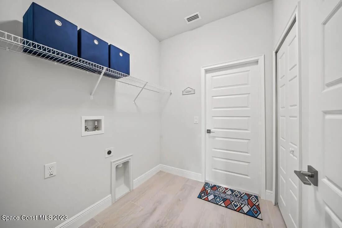 Photo of 208 Amherst Avenue NE