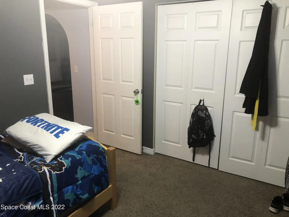 Photo of 6591 Bancroft Avenue