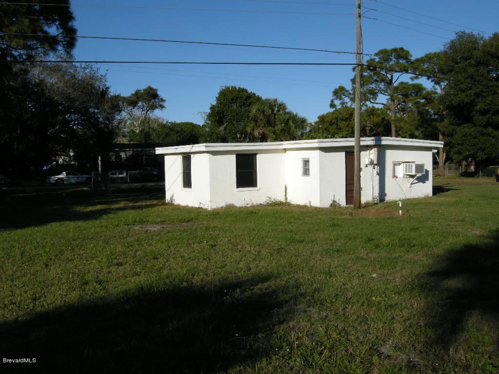 Photo of 323 Iris Street