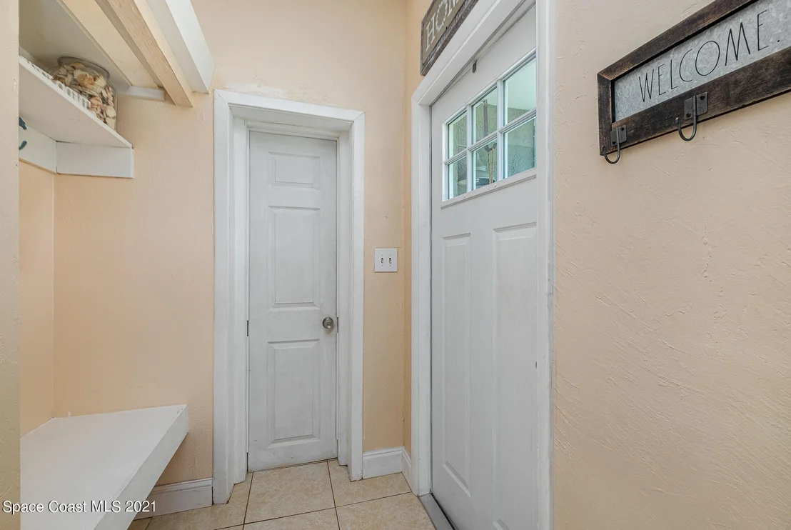 Photo of 1585 Old Colonial Way