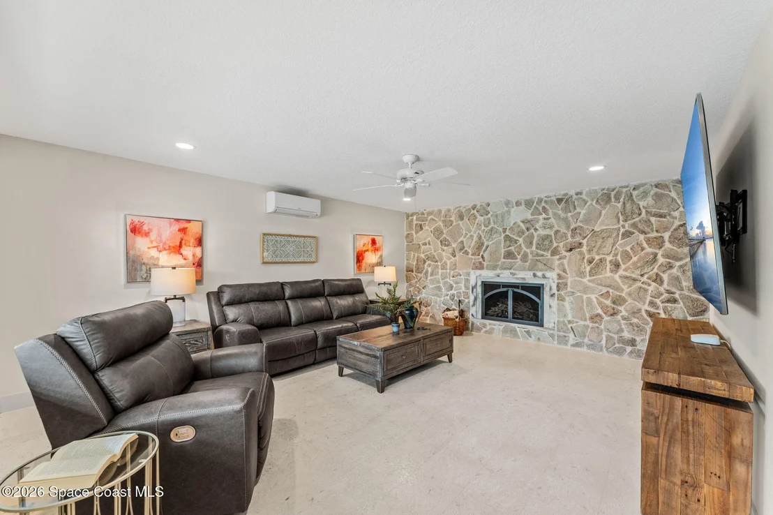 Photo of 207 Riverside Drive