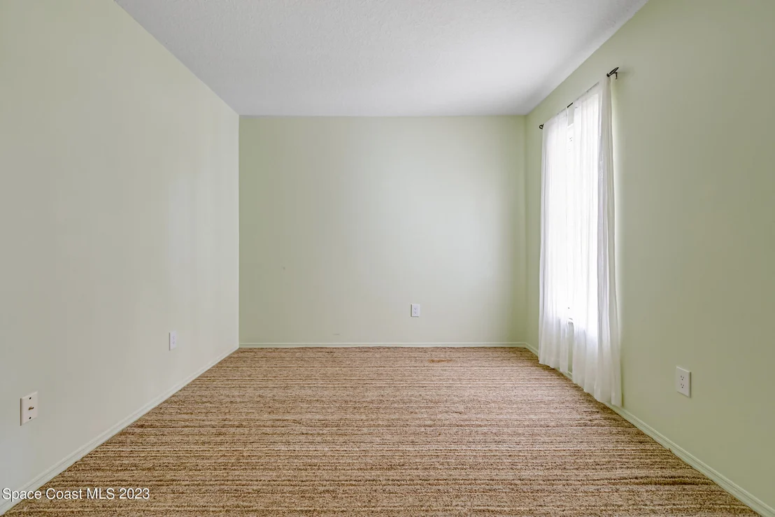 Photo of 921 Wateroak Drive NE