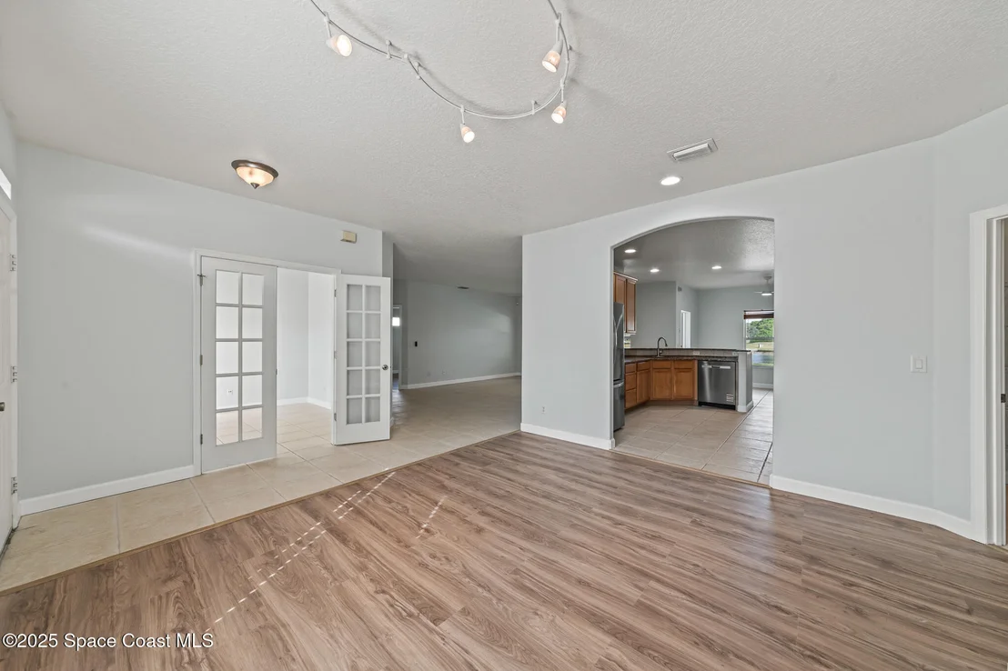 Photo of 1785 Windbrook Drive SE