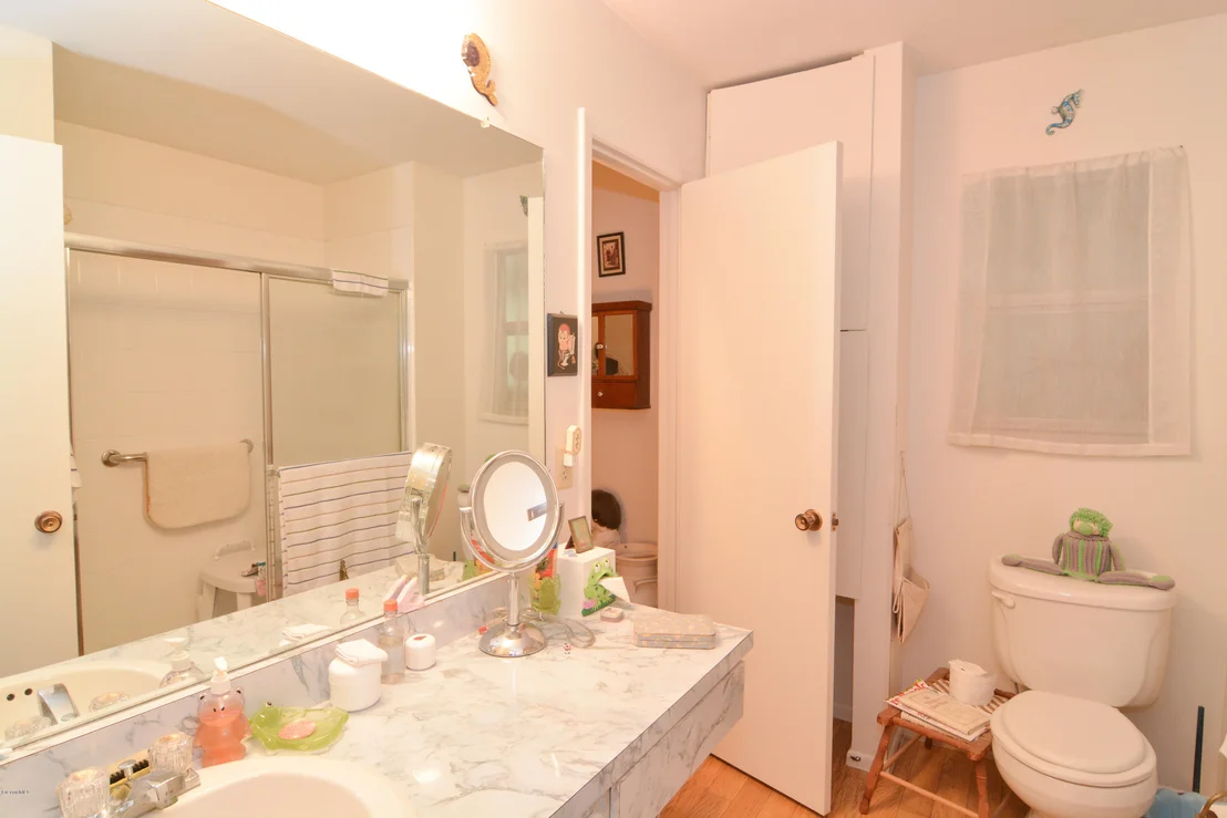 Photo of 1271 NE Mariposa Drive