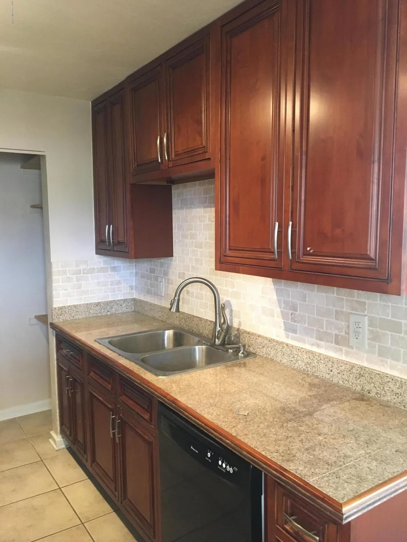 Photo of 1042 Cable Lane NE