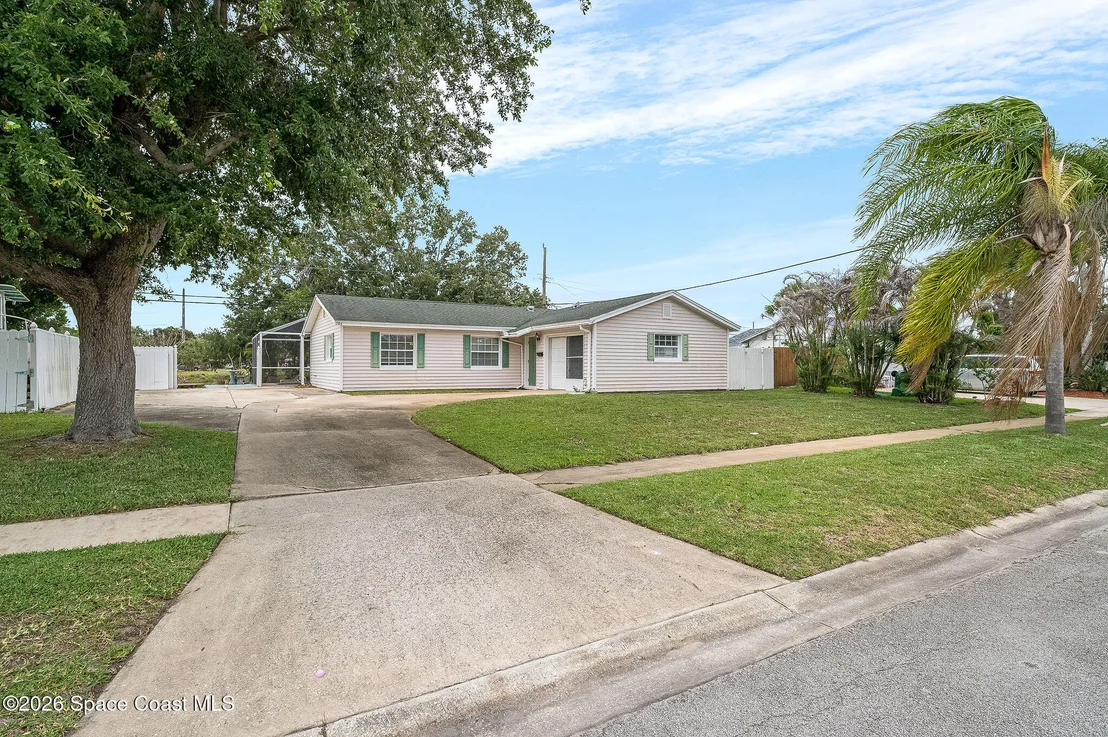 Photo of 586 Louvre Drive