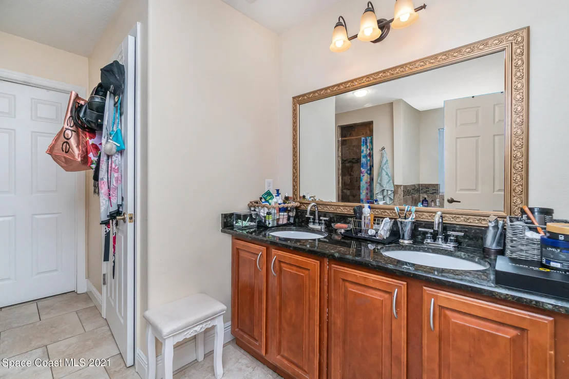 Photo of 2246 Warwick Road