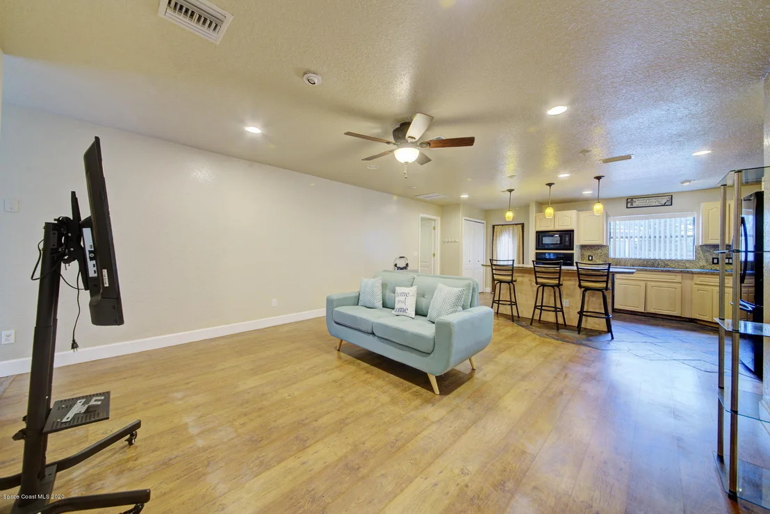 Photo of 1043 Green Road