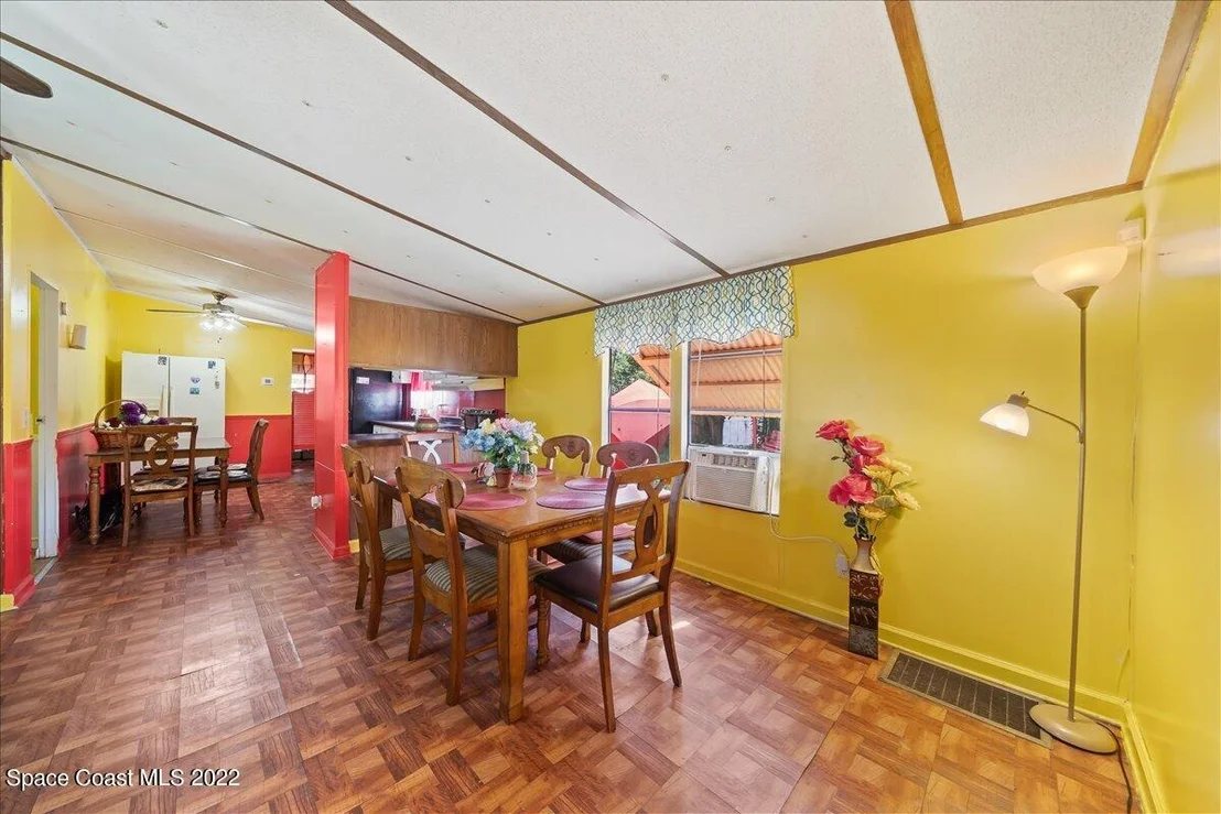 Photo of 6850 Columbine Drive