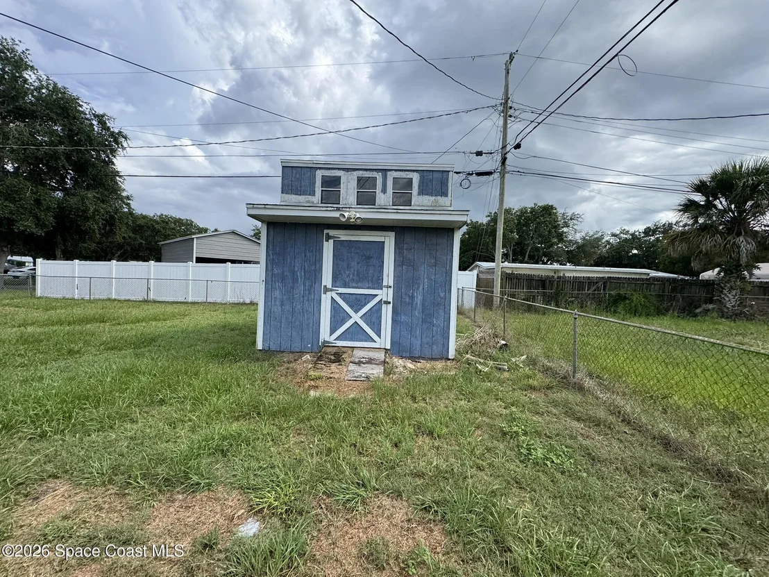 Photo of 1405 E Stetson Drive E