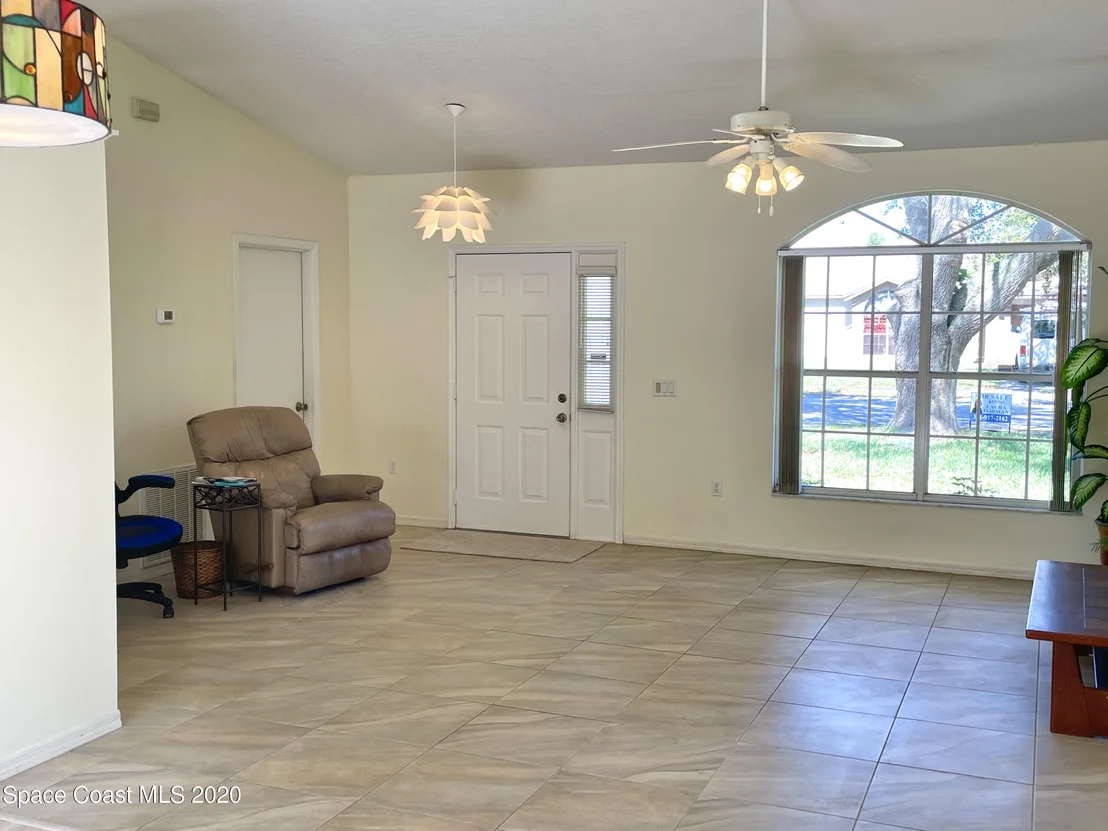 Photo of 865 Spirea Drive