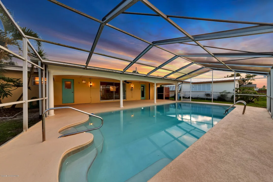 Photo of 433 Cardinal Drive