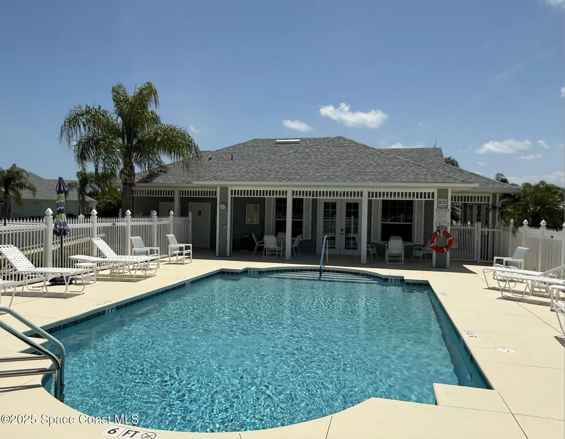 Photo of 1076 Eleuthera Drive NE