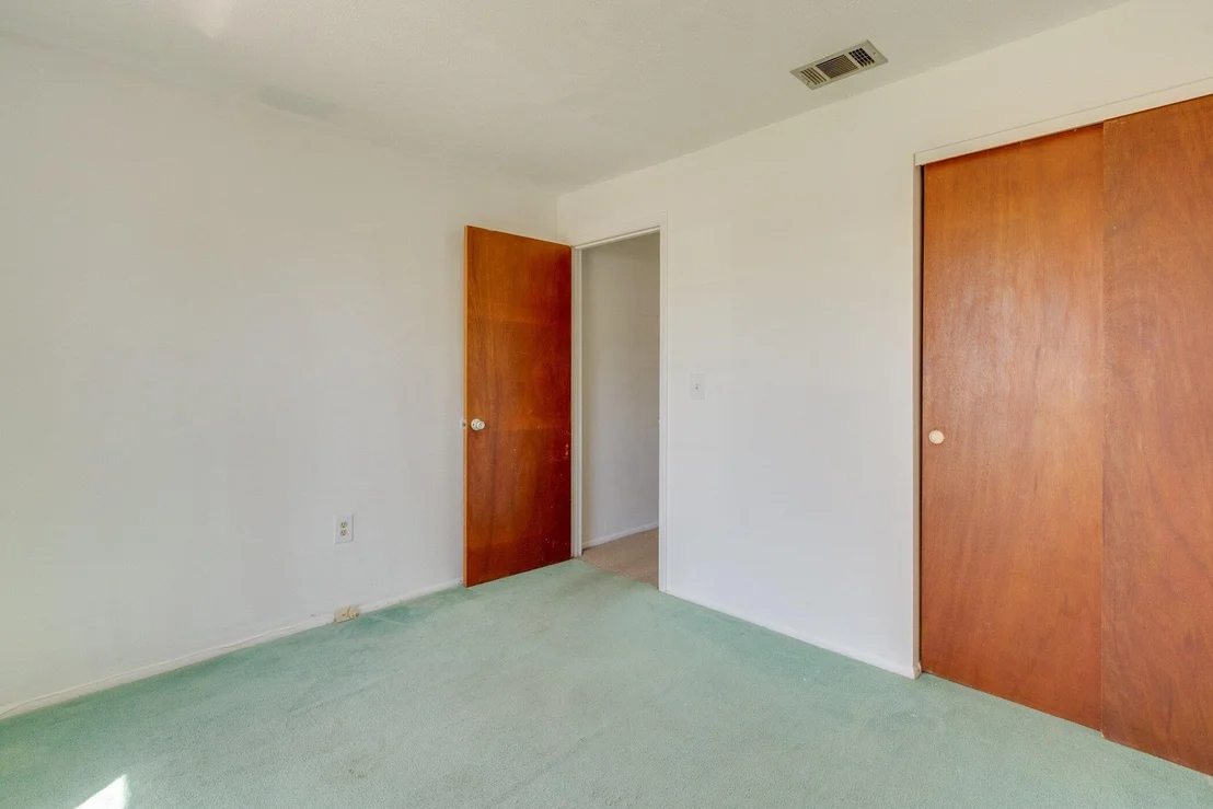 Photo of 2858 Pembroke Road