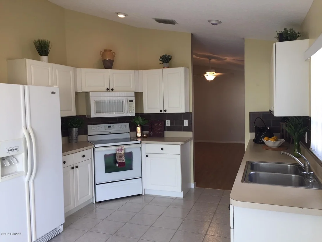Photo of 805 Bracken NE