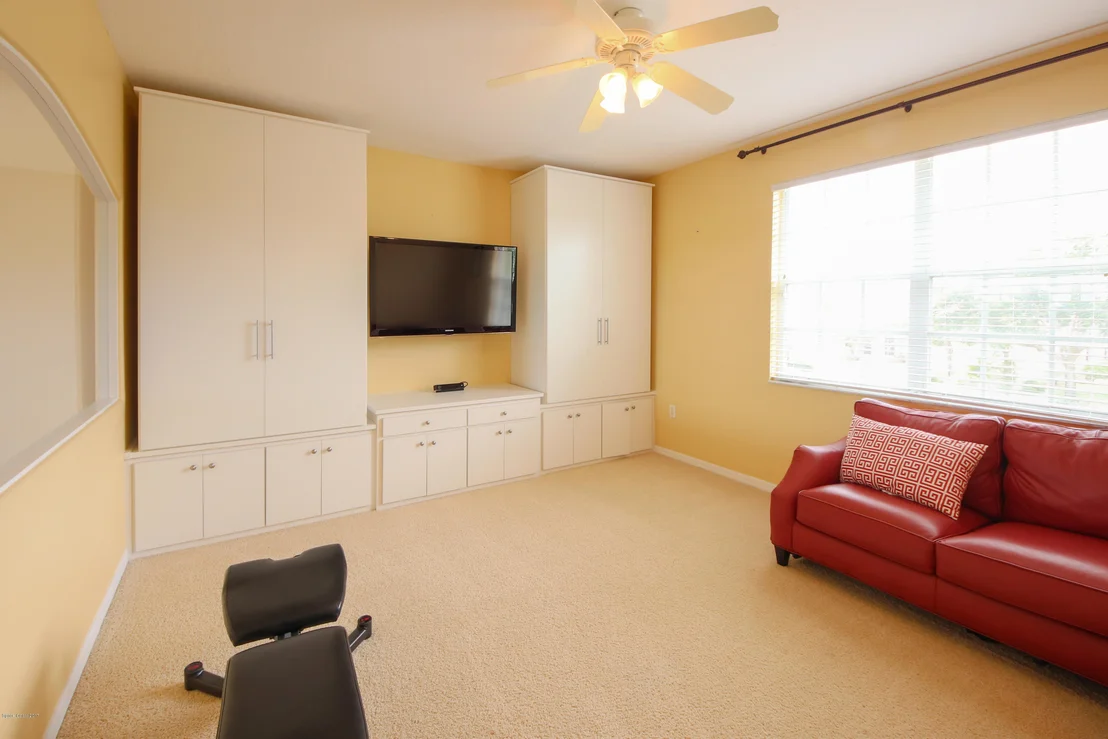 Photo of 885 Chatsworth Drive