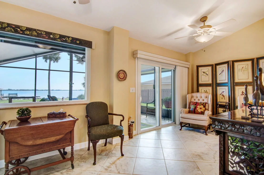 Photo of 3877 Riverside Drive