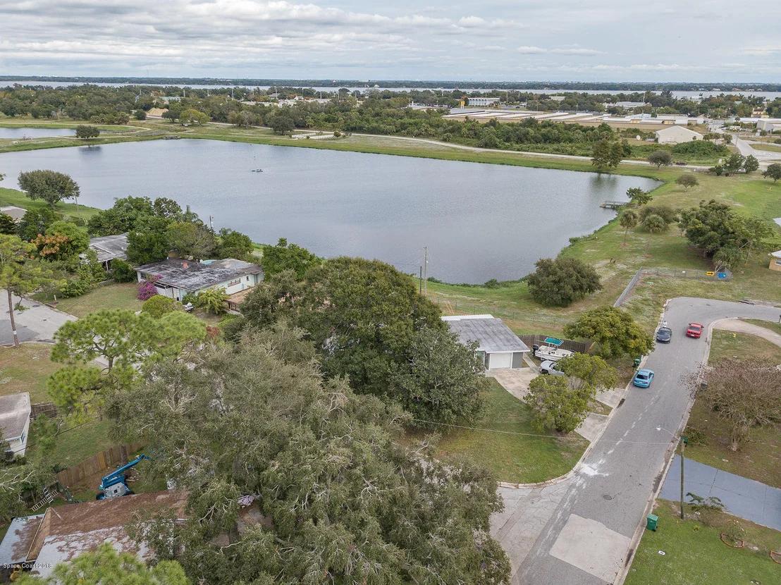 Photo of 812 W Highland Drive