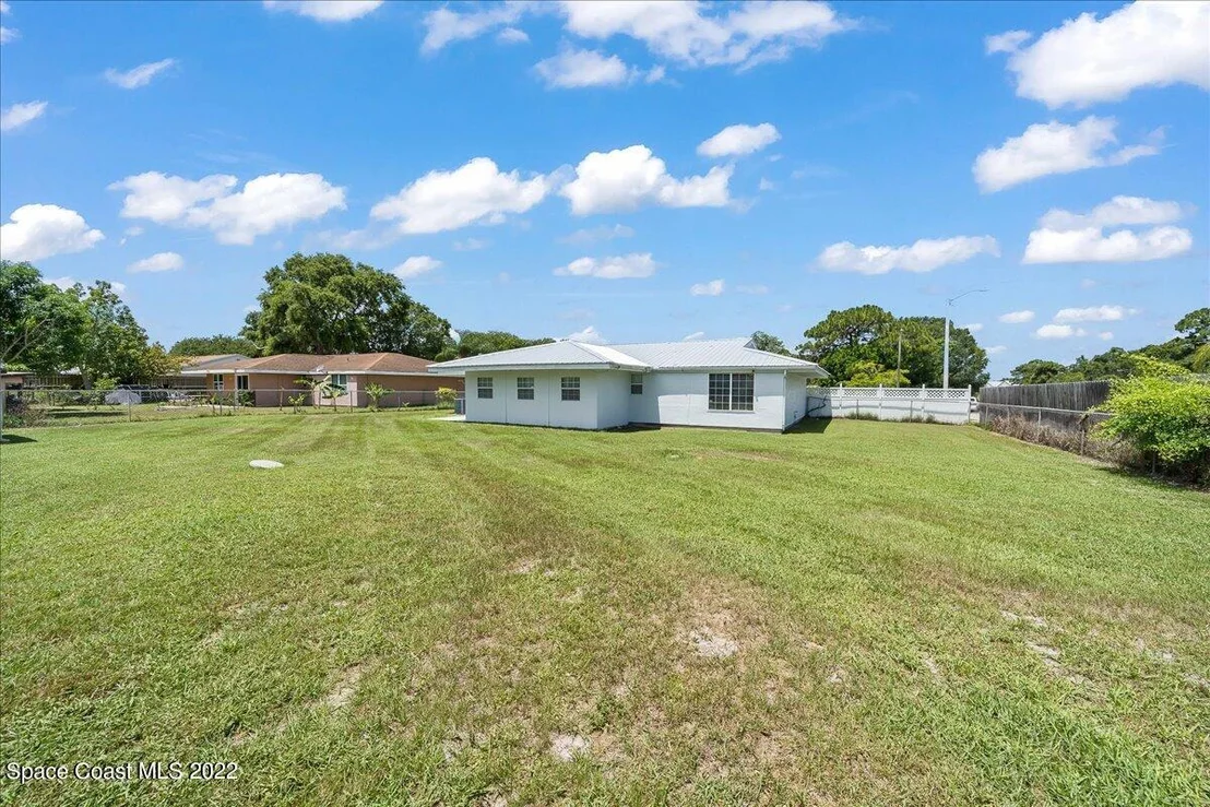 Photo of 1197 Mariposa Drive NE