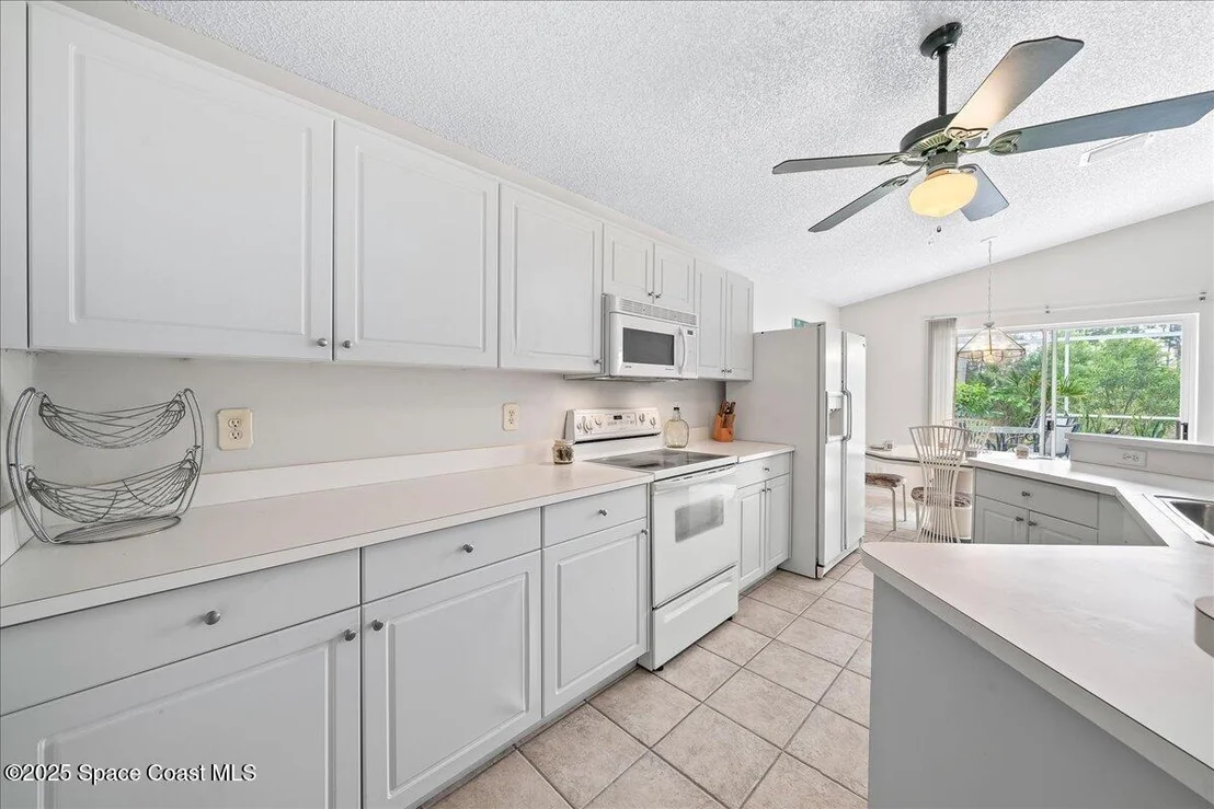 Photo of 883 Villa Drive