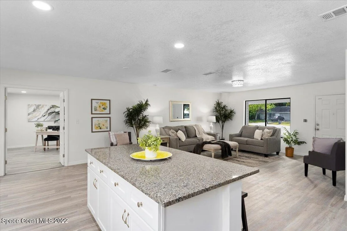 Photo of 1365 Wayside Court NE