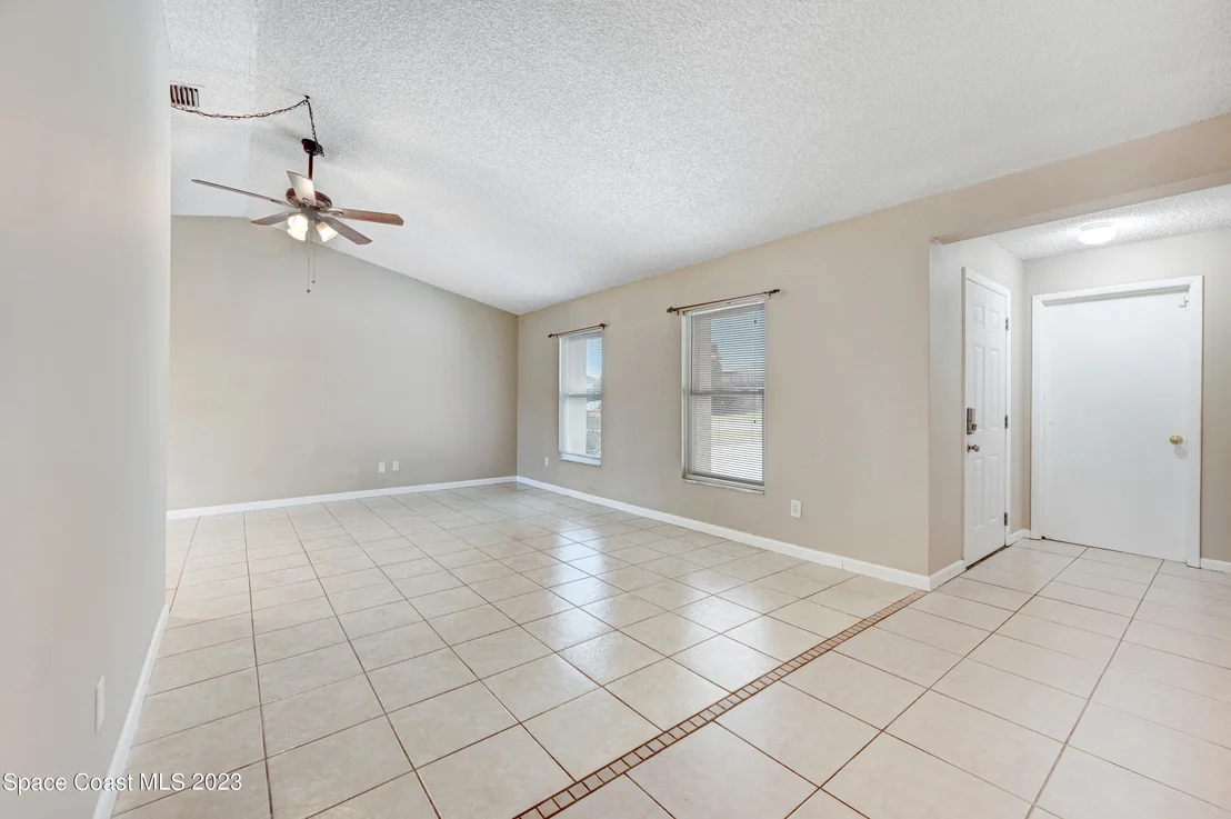 Photo of 781 Arundo Avenue NE